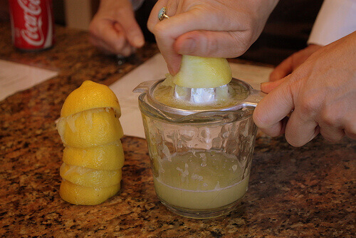 Как убрать квартиру с помощью лимонного сока