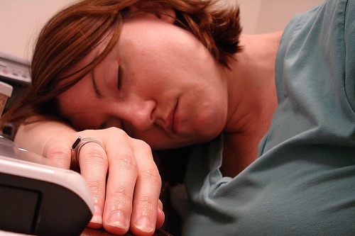 Синдром хронической усталости: что это такое и как его лечить?